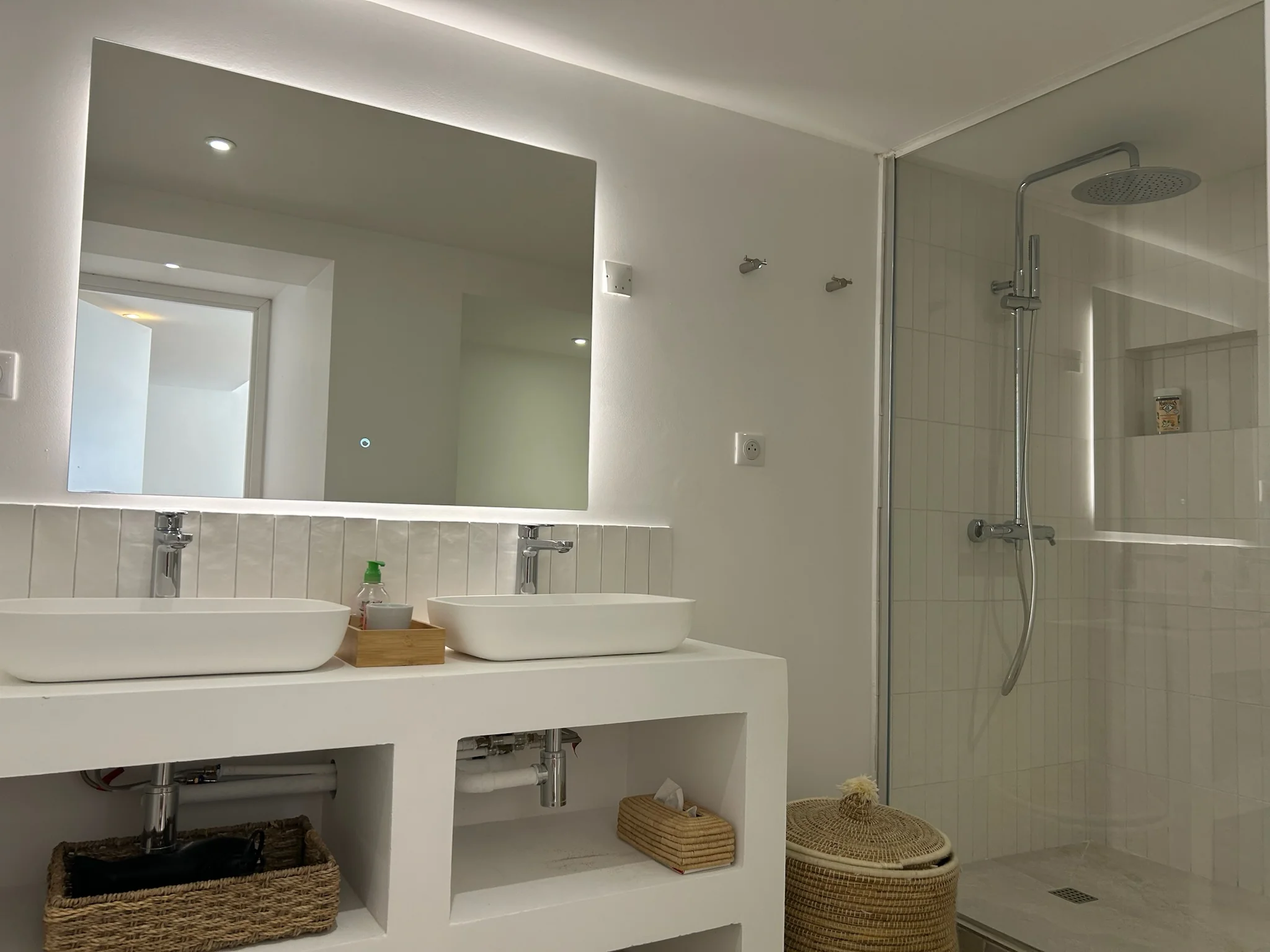 Guest Suite Garden - Modern Bathroom